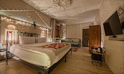 Deluxe Cave Room